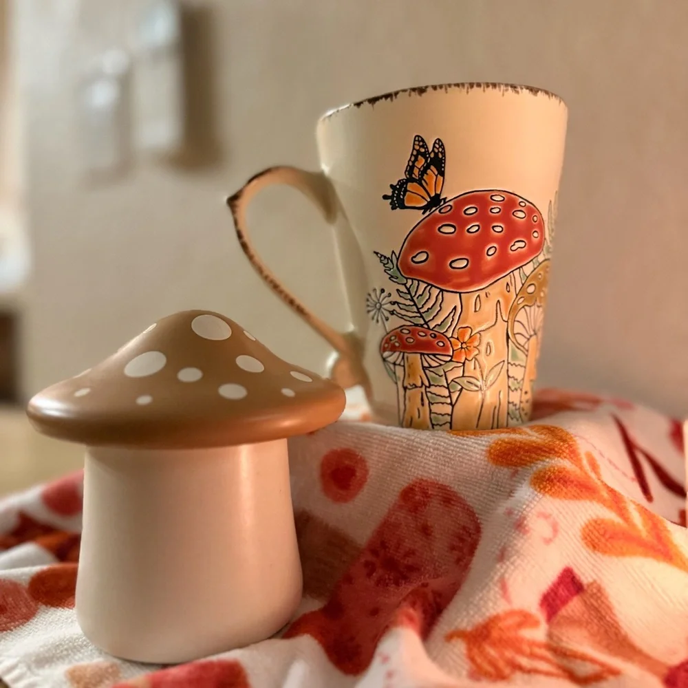 Mushroom Themed Mug and butter bell - Picture 1 of 3